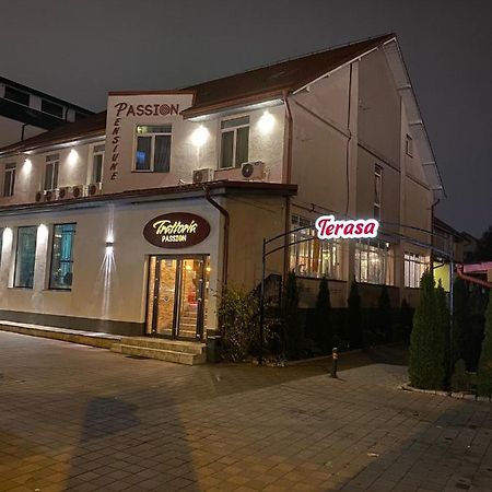 Pensiunea Passion Бухарест Экстерьер фото